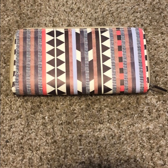 Aztec Print Wallet - Picture 2 of 3